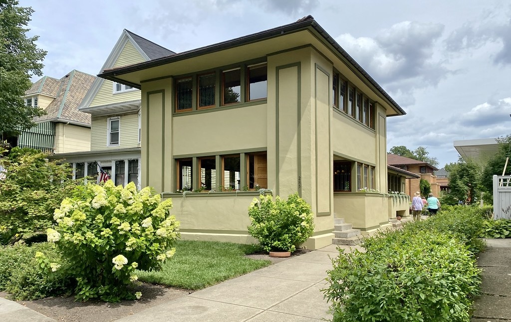 Choosing the Right Replacement Windows for California’s Climate: Vinyl, Fiberglass, Wood-Clad, and Aluminum Compared